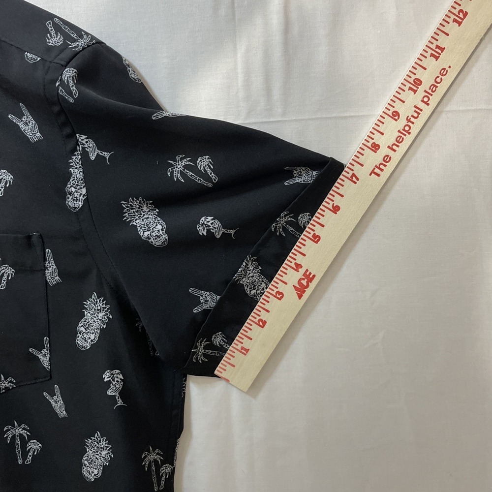 International Report Mens Button Down Shirt Medium Black Novelty Print - Picture 7 of 7